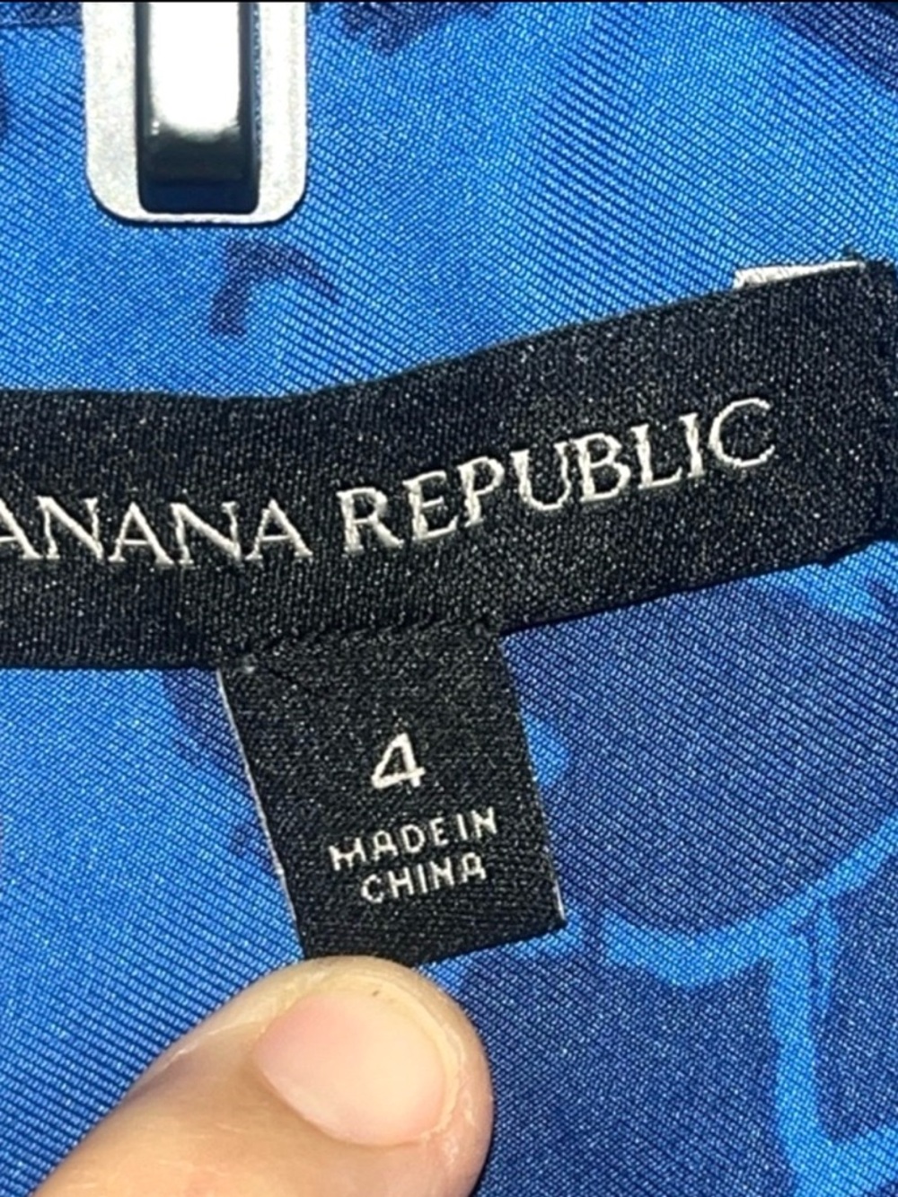 Banana Republic Women’s Blue Floral Satin Like 3/4 Sleeve Romper Size 4 NWOT - Picture 8 of 9